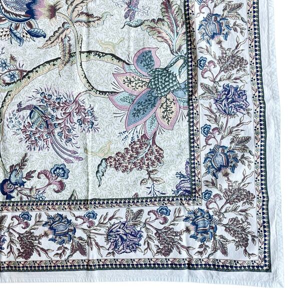 Vintage Cotton Tablecloth Jacobean flowers motif blue sage & white square cloth - Picture 9 of 10